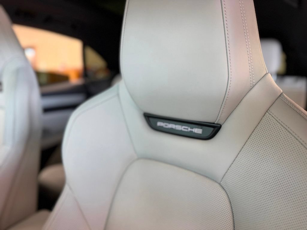 Used 2024 Porsche Macan 4 Electric AWD/4WD image 18