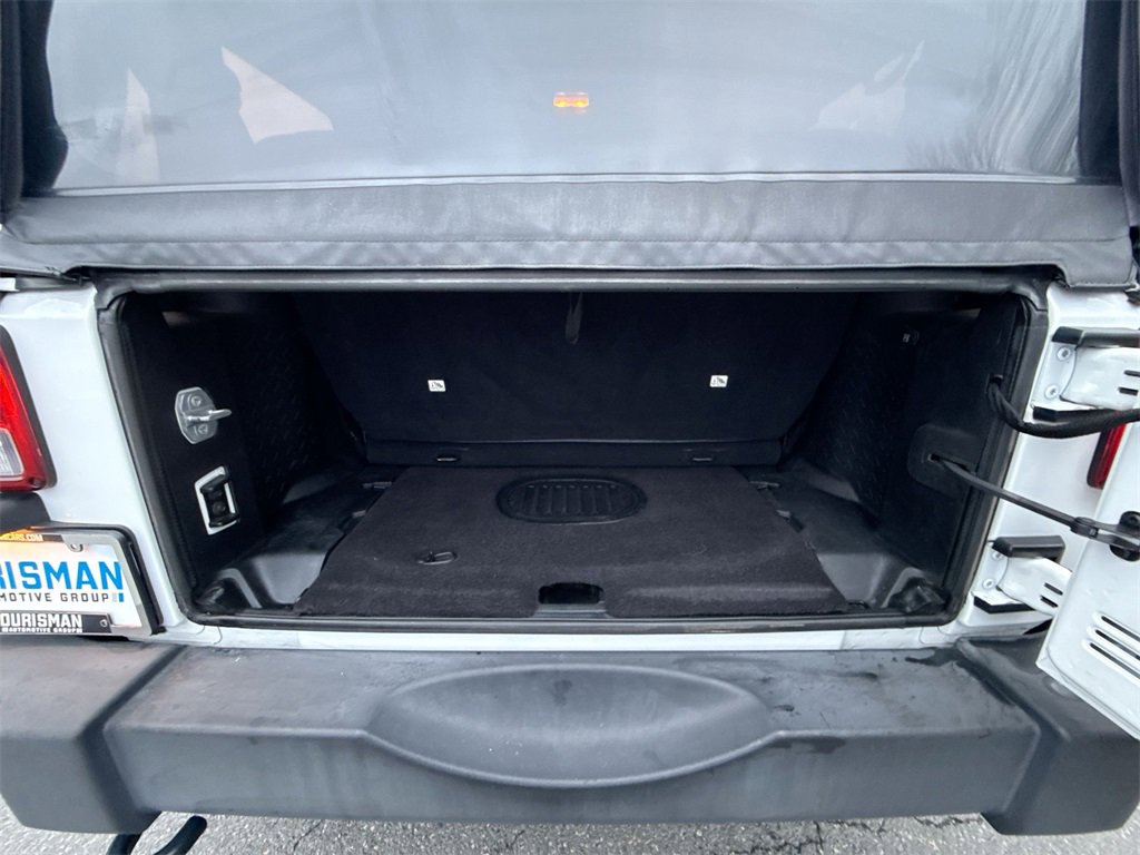 Used 2015 Jeep Wrangler Rubicon w/ Power Convenience Group image 19