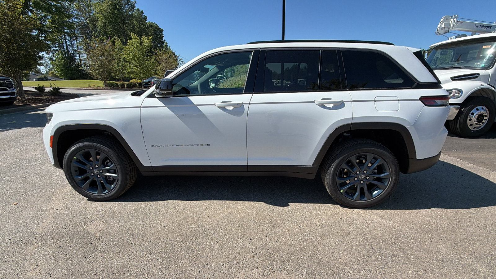 New 2026 Jeep Grand Cherokee Limited AWD/4WD image 11