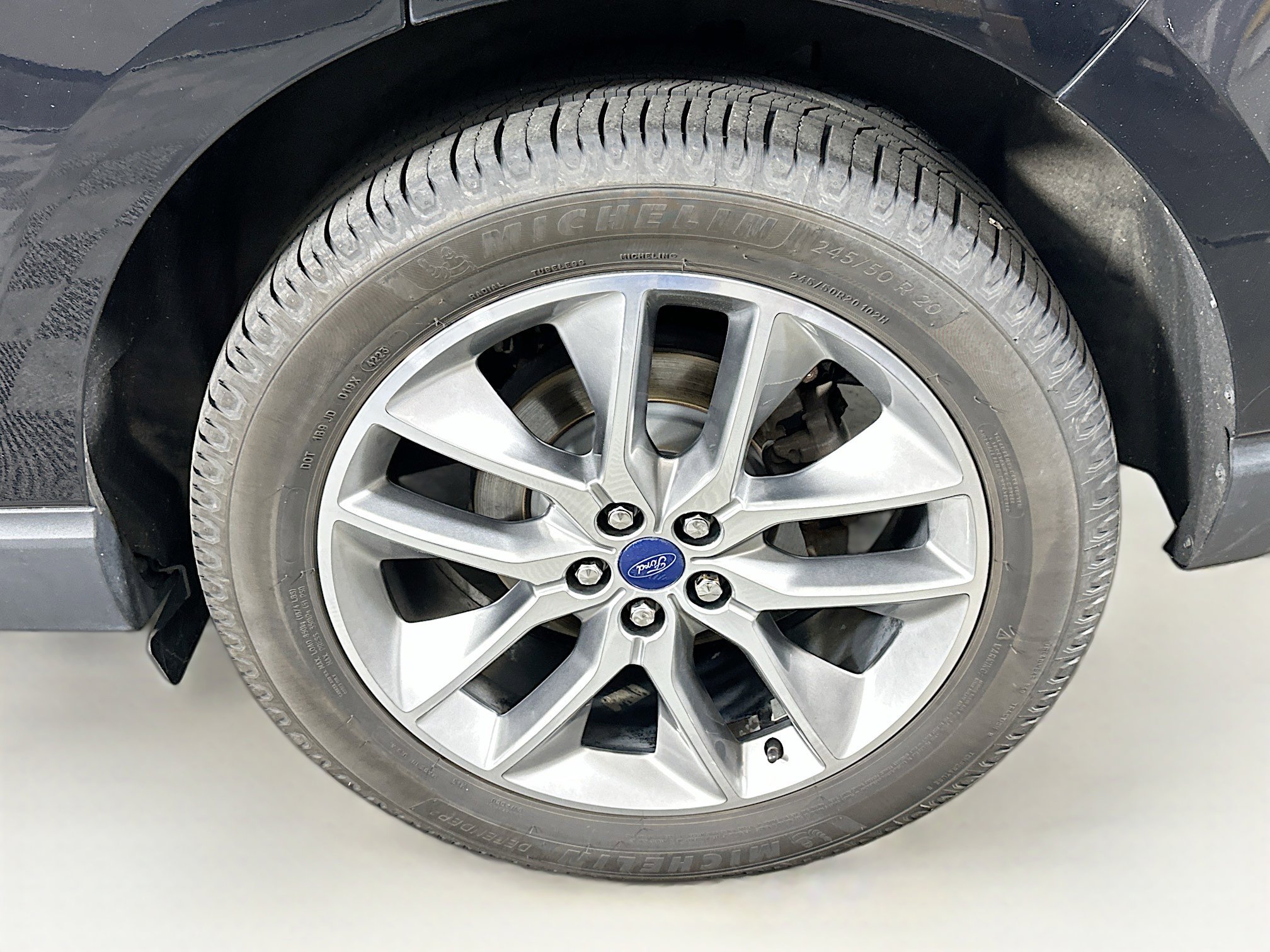 Used 2018 Ford Edge Titanium w/ Equipment Group 301A AWD/4WD image 11