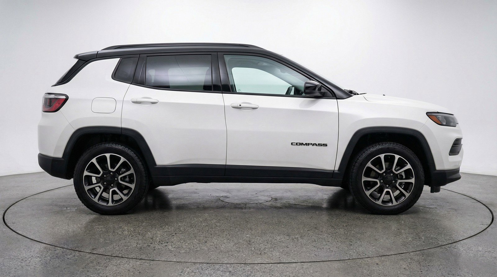 Used 2025 Jeep Compass Trailhawk image 11