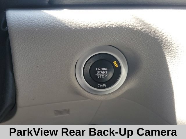 Used 2023 Chrysler Pacifica Touring-L FWD image 8