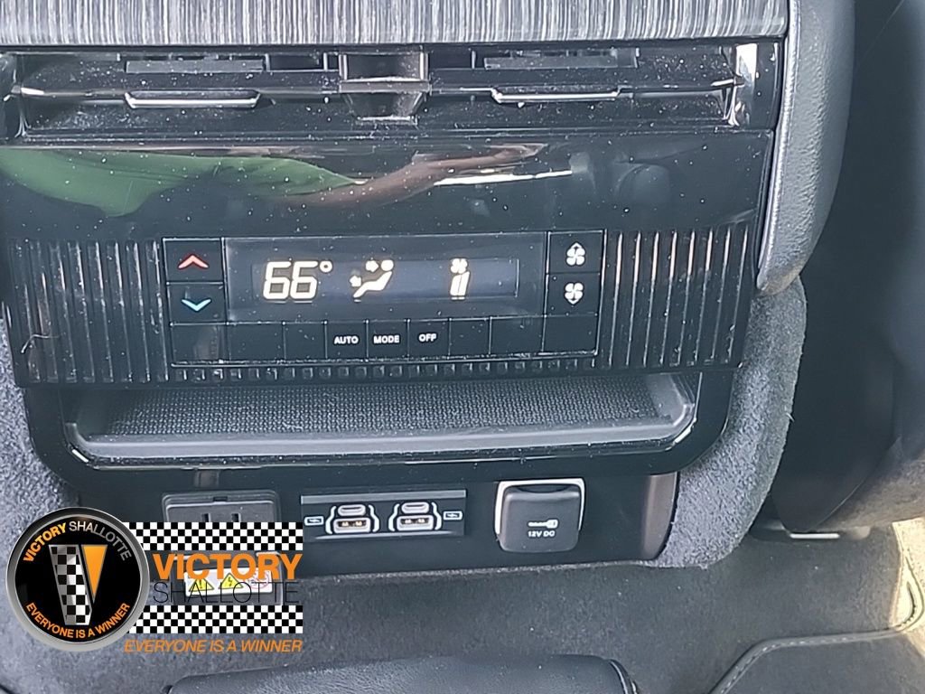 Certified 2024 Jeep Wagoneer Series II w/ Flexible Seating Group image 4