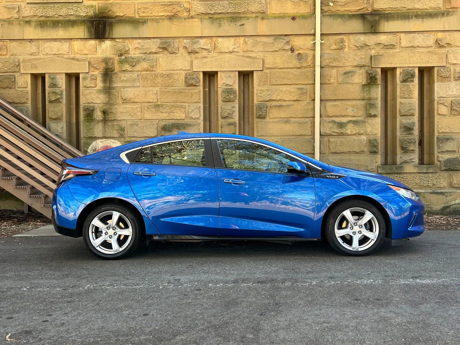 Used 2017 Chevrolet Volt LT w/ Comfort Package image 2