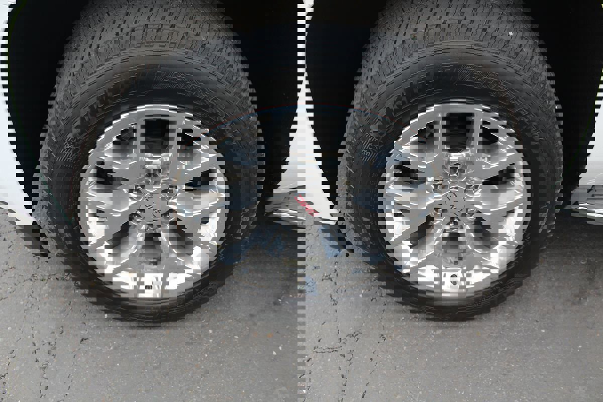 Used 2015 GMC Yukon SLT w/ Open Road Package image 11