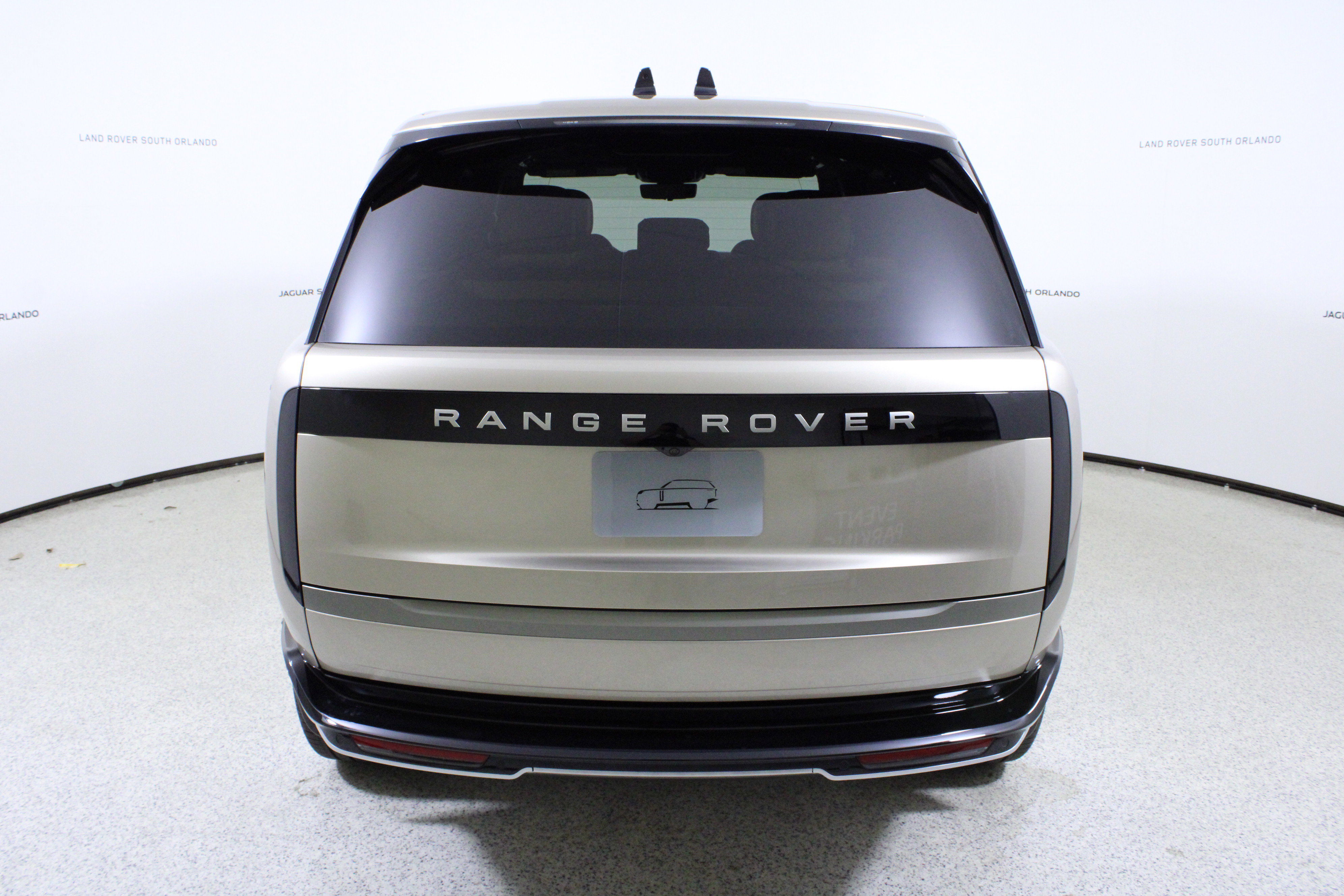 New 2026 Land Rover Range Rover Long Wheelbase SE image 6