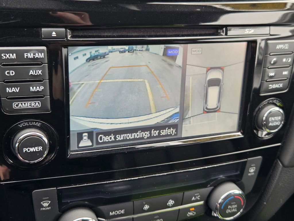 Used 2017 Nissan Rogue SL image 3