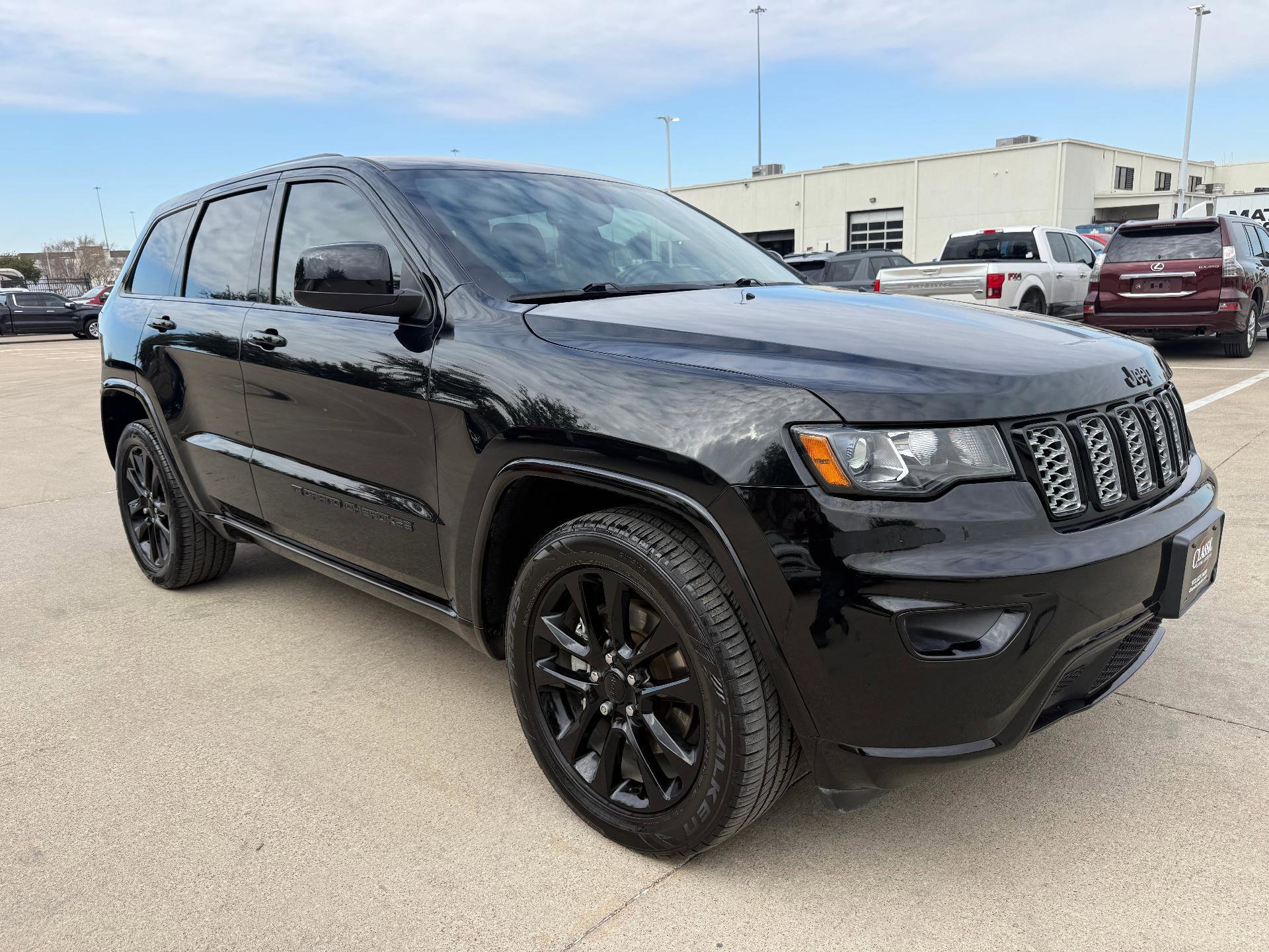 Used 2022 Jeep Grand Cherokee Laredo X image 2