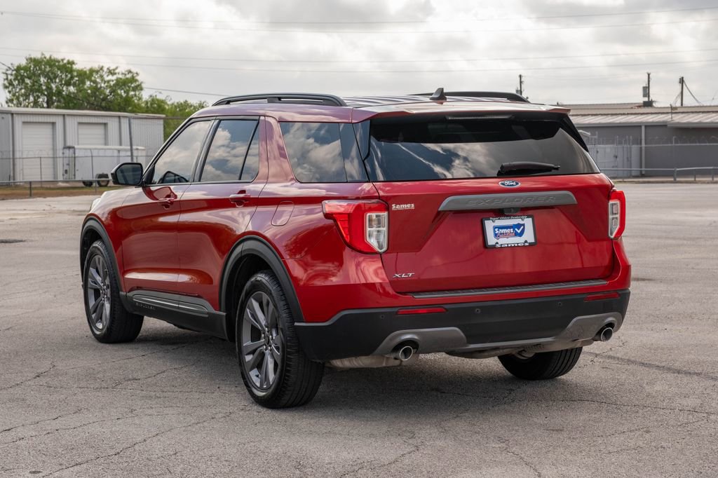 Used 2023 Ford Explorer XLT w/ Equipment Group 202A image 5