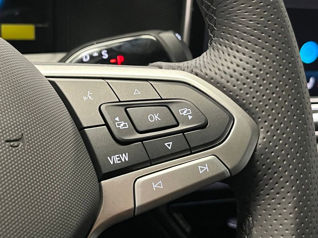 New 2025 Volkswagen Tiguan SE R-Line image 28