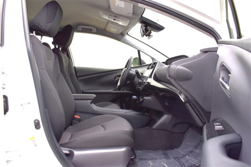 Used 2022 Toyota Prius LE FWD image 27