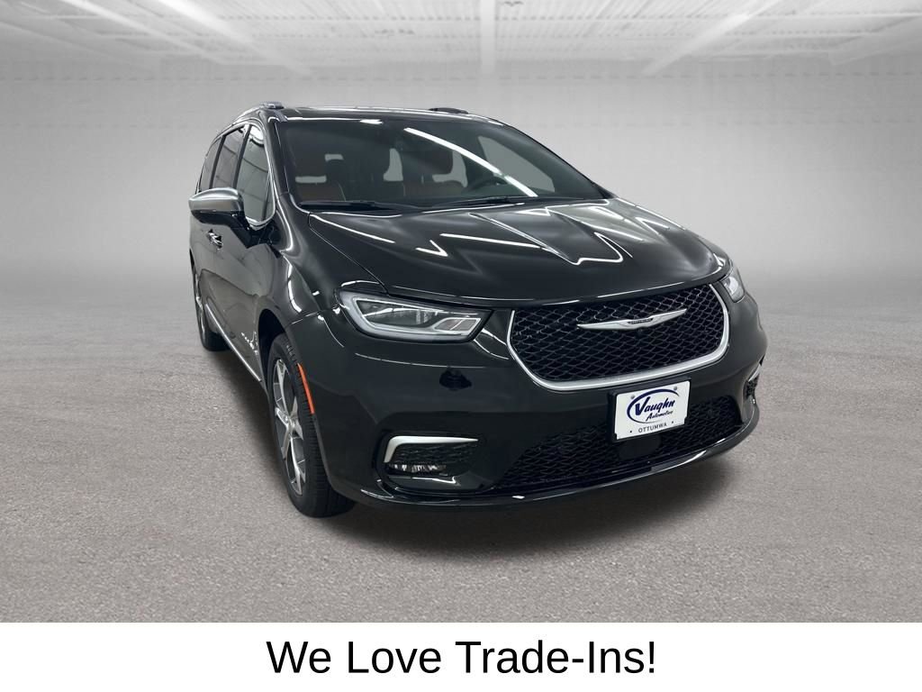 New 2026 Chrysler Pacifica Pinnacle w/ Trailer Tow Group AWD/4WD video 2