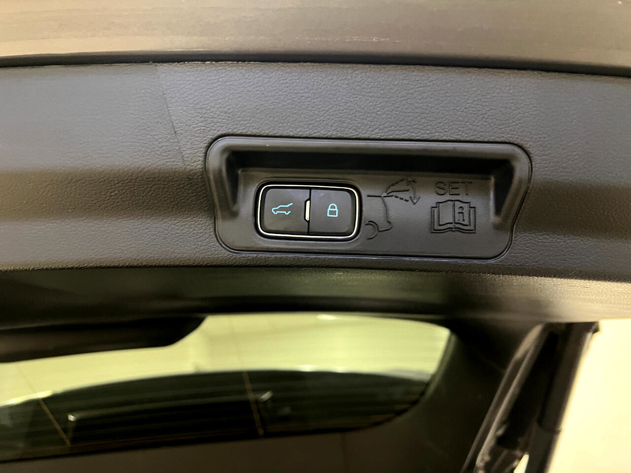 Used 2024 Ford Explorer Limited image 56