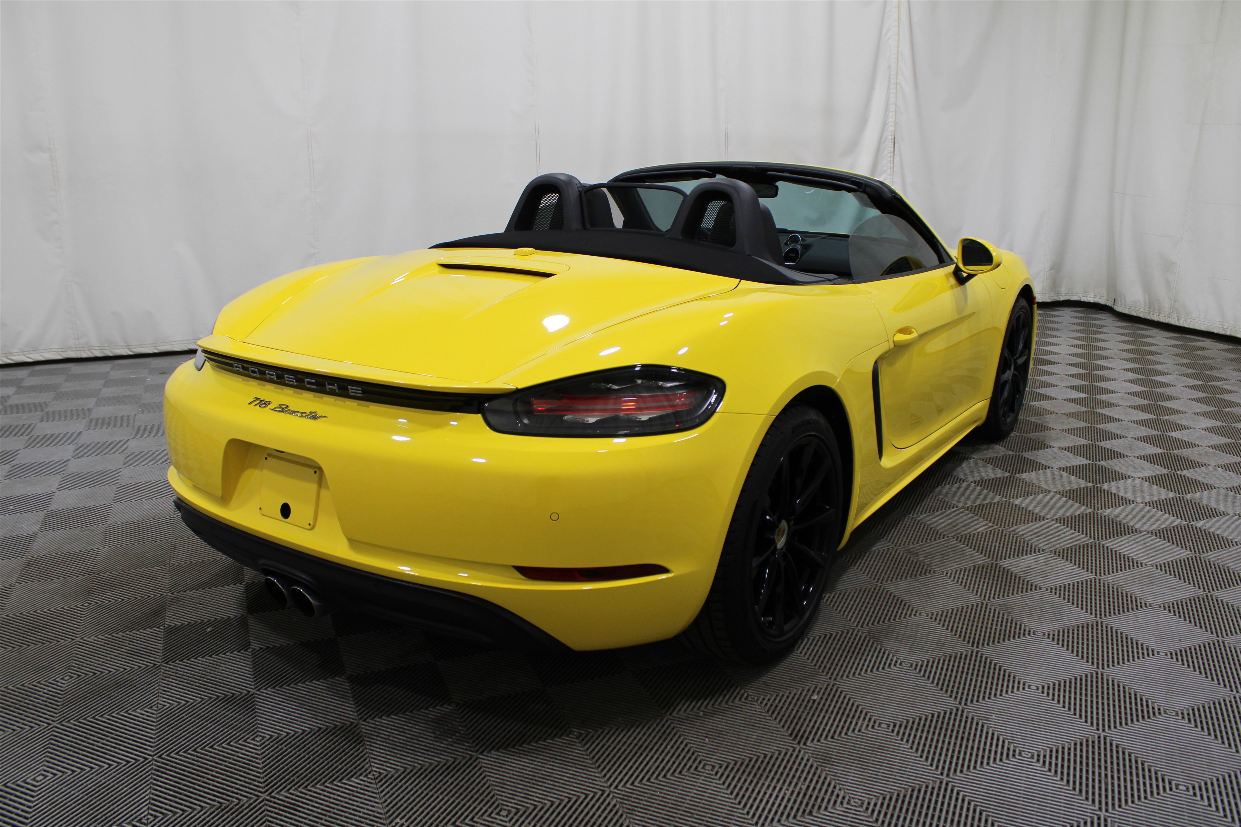Used 2023 Porsche 718 Boxster w/ Sport Chrono Package image 40