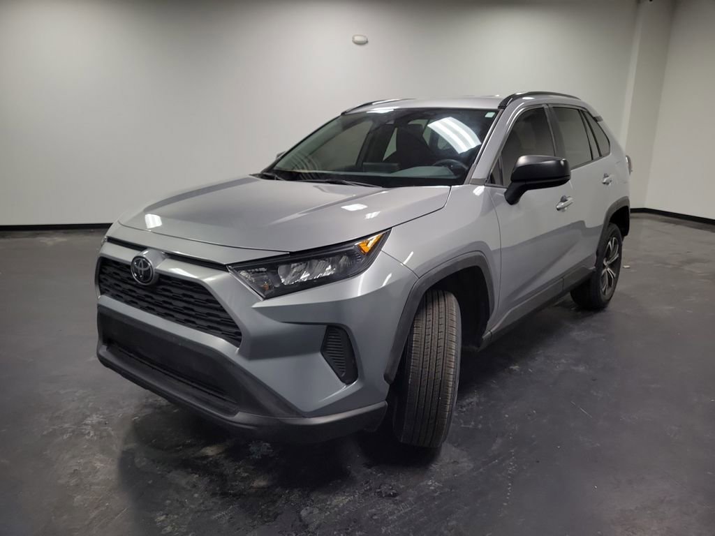 Used 2021 Toyota RAV4 LE image 4