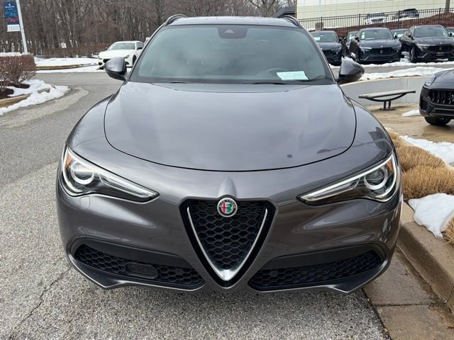 Used 2023 Alfa Romeo Stelvio Ti image 3