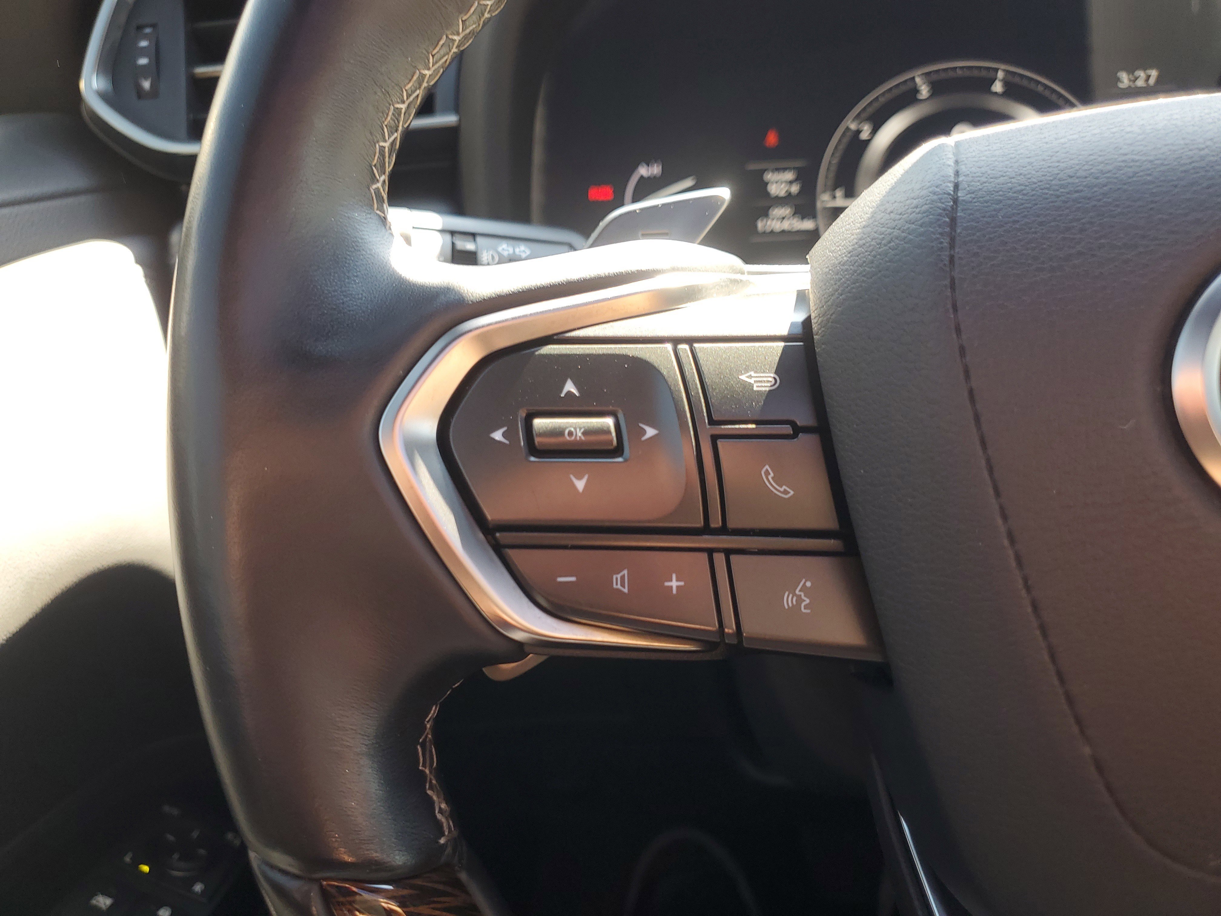 Used 2023 Lexus LX 600 4WD w/ Ultra Luxury Package image 25