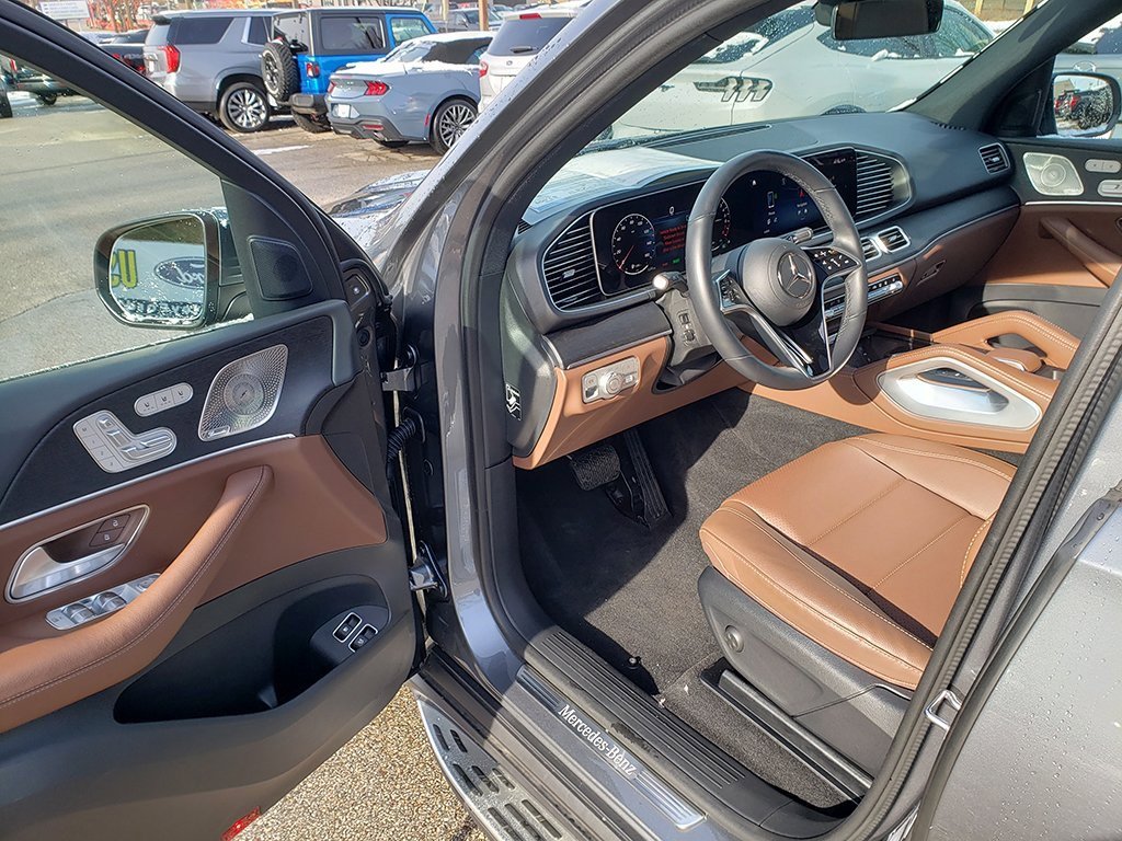 Used 2025 Mercedes-Benz GLE 450e 4MATIC image 9