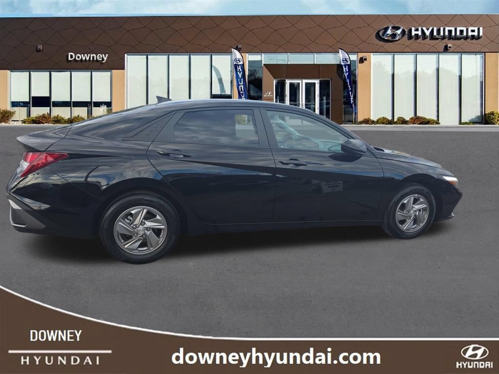 Used 2024 Hyundai Elantra SE FWD image 6