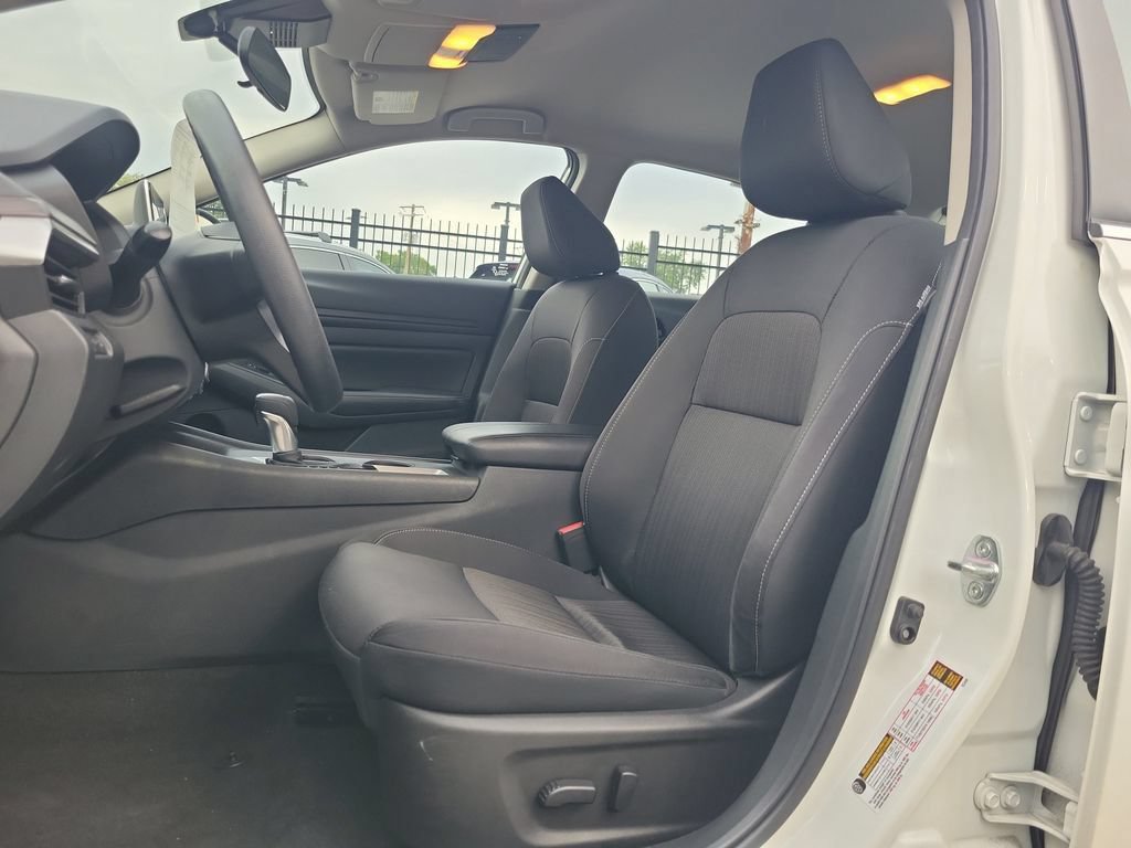 Used 2025 Nissan Altima 2.5 SV FWD image 19