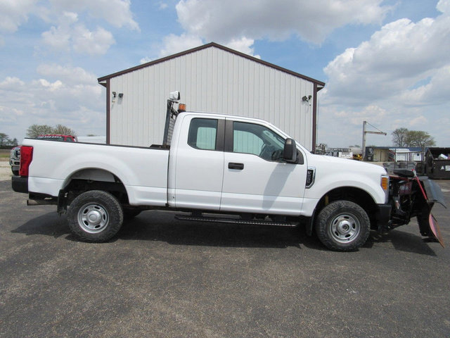 Used 2017 Ford F250 XL AWD/4WD image 2