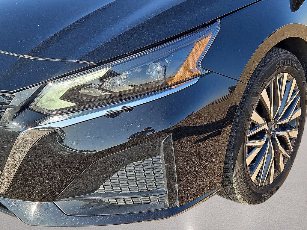 Used 2025 Nissan Altima 2.5 SV FWD image 9
