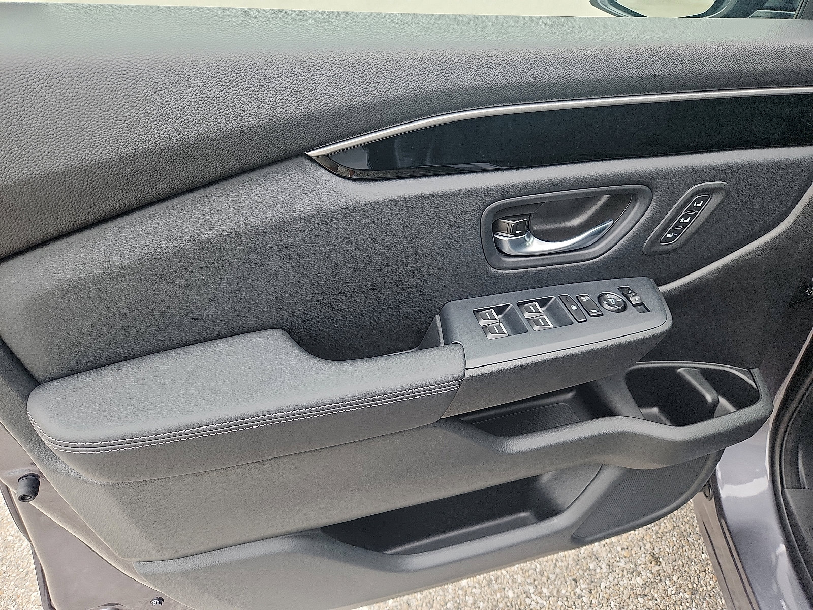 New 2025 Honda Pilot Touring image 8