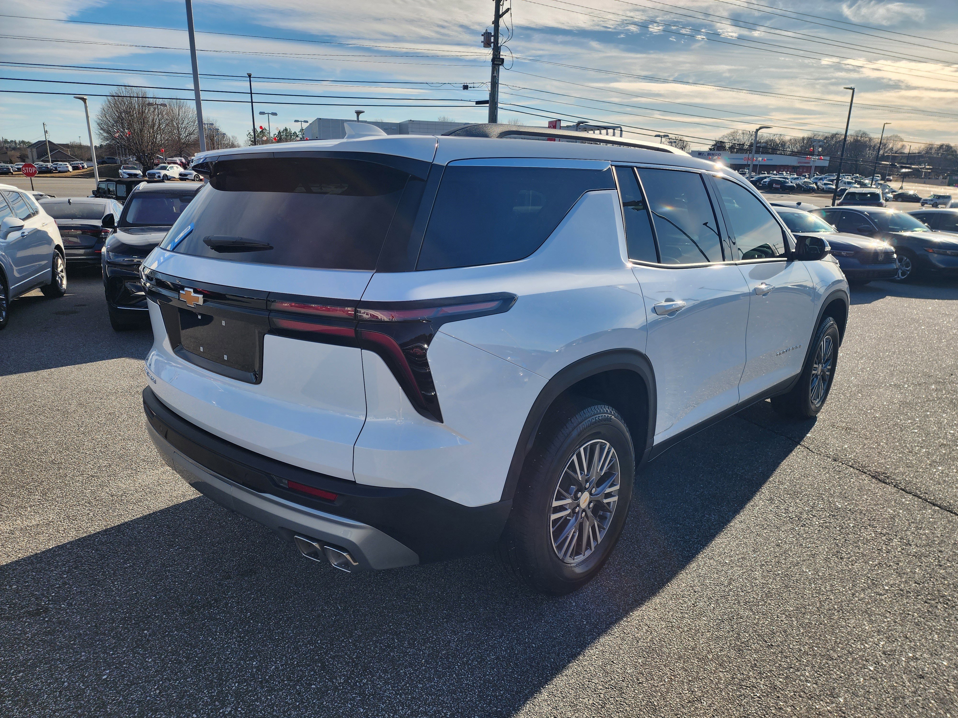 Used 2026 Chevrolet Traverse LT image 4