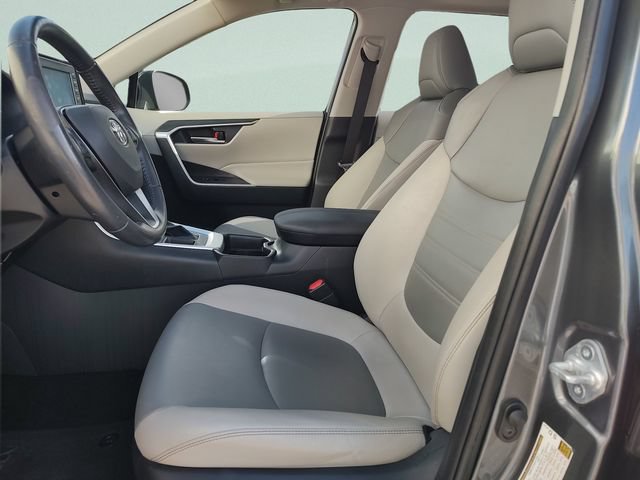 Used 2019 Toyota RAV4 XLE Premium FWD image 27