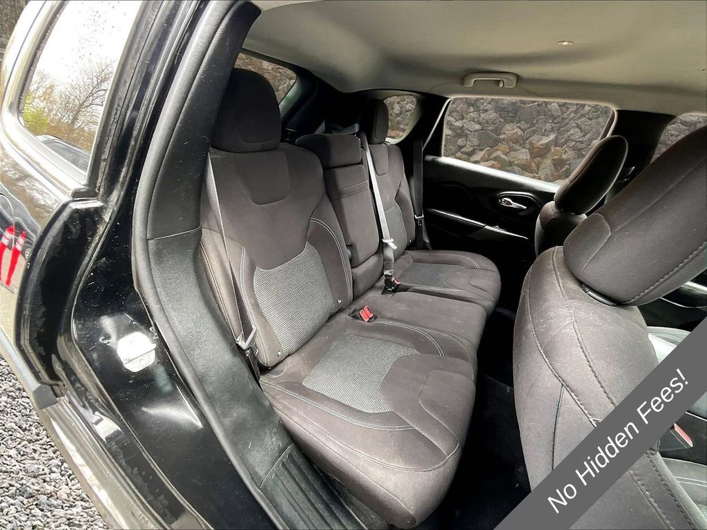 Used 2019 Jeep Cherokee Latitude w/ Cold Weather Group AWD/4WD image 25