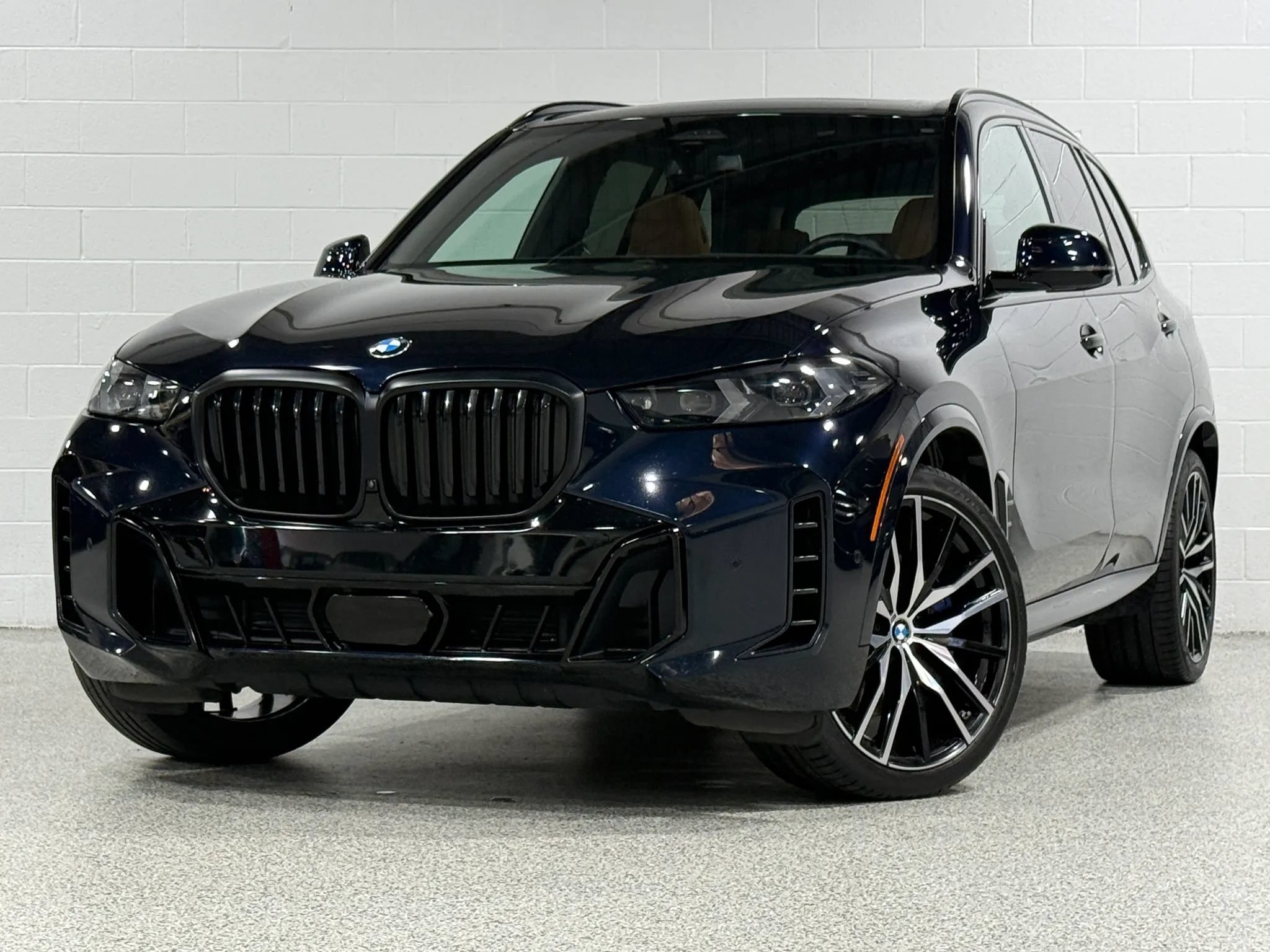 Used 2024 BMW X5 xDrive40i w/ M Sport Package AWD/4WD image 2