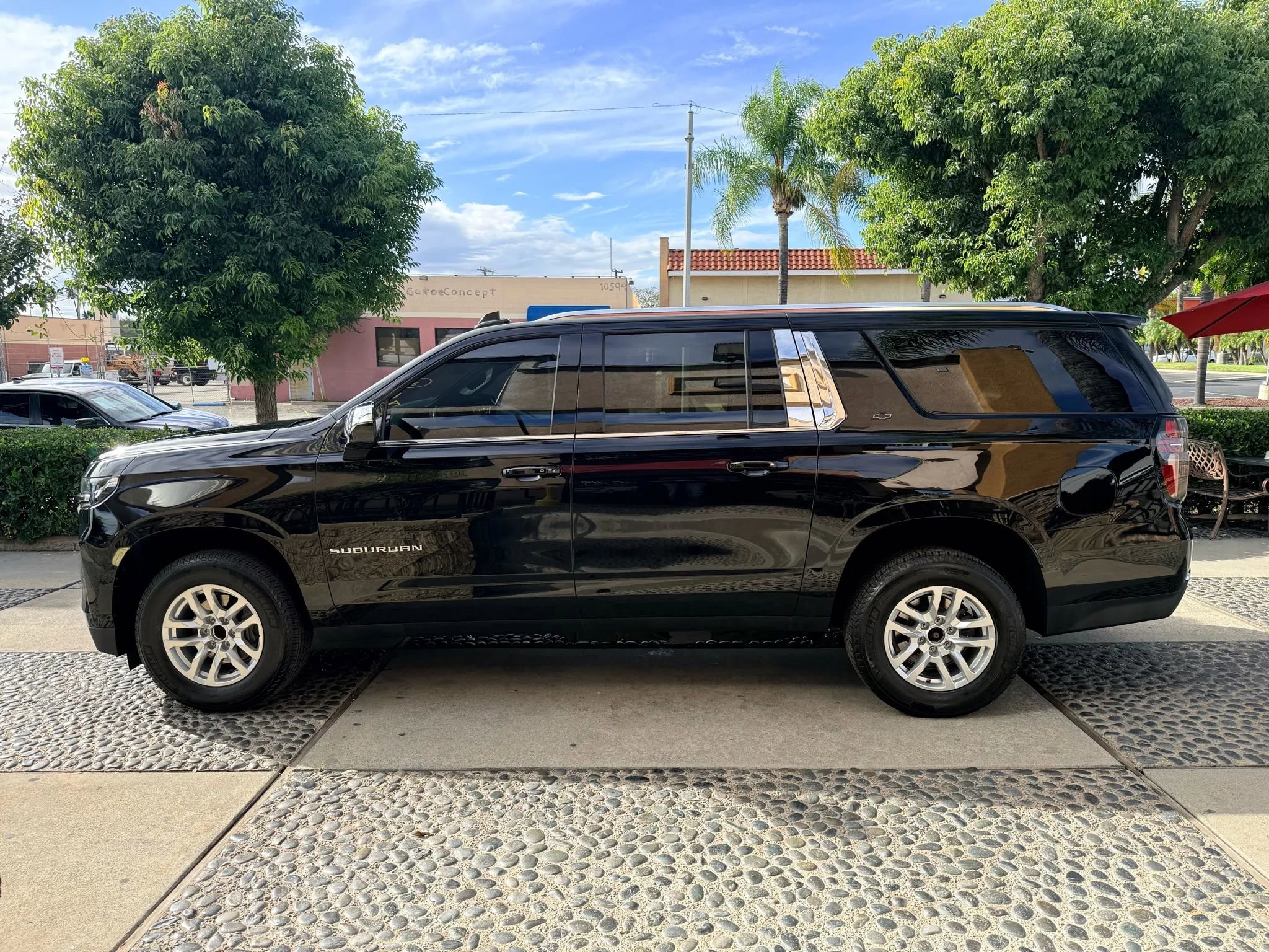 Used 2021 Chevrolet Suburban LT RWD image 8