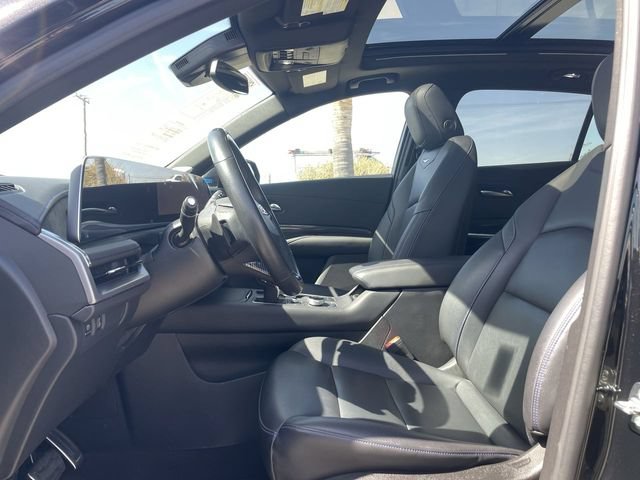 Used 2024 Cadillac XT4 Sport w/ Cold Weather Package FWD image 18
