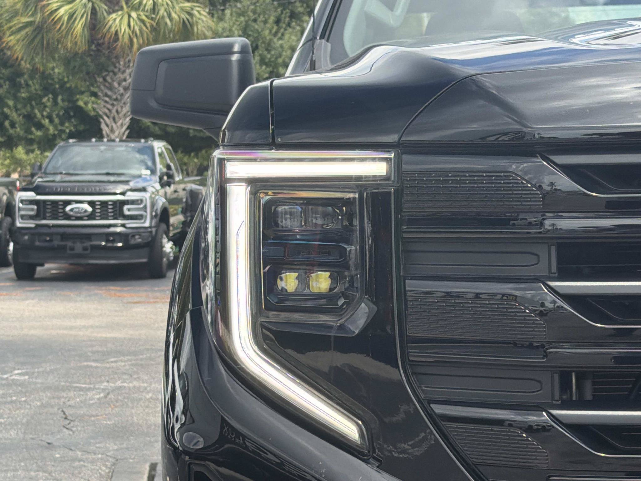 Used 2024 GMC Sierra 1500 Elevation w/ LPO, Elevation Black Package AWD/4WD image 9