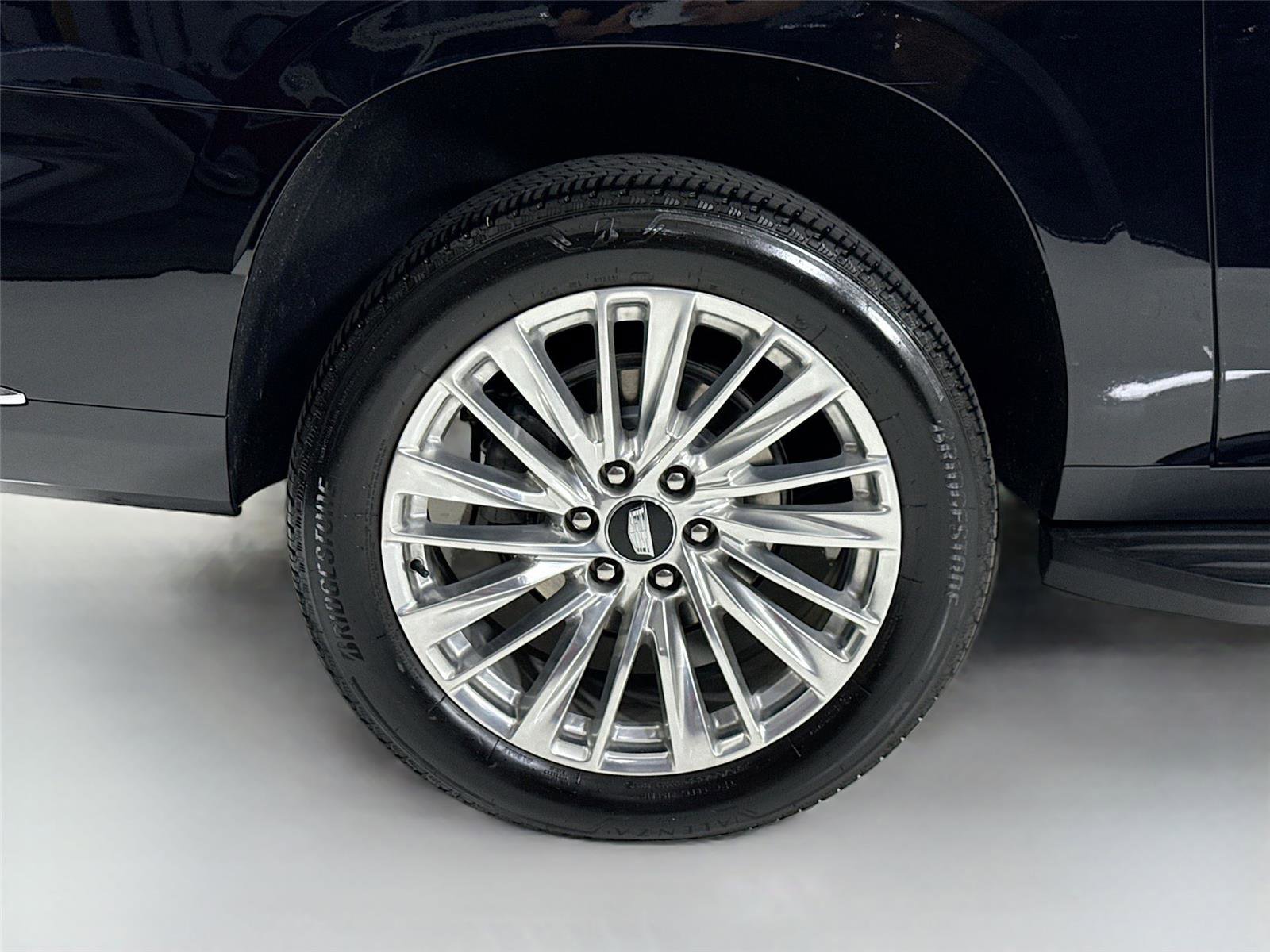 Used 2025 Cadillac Escalade ESV Premium Luxury image 40