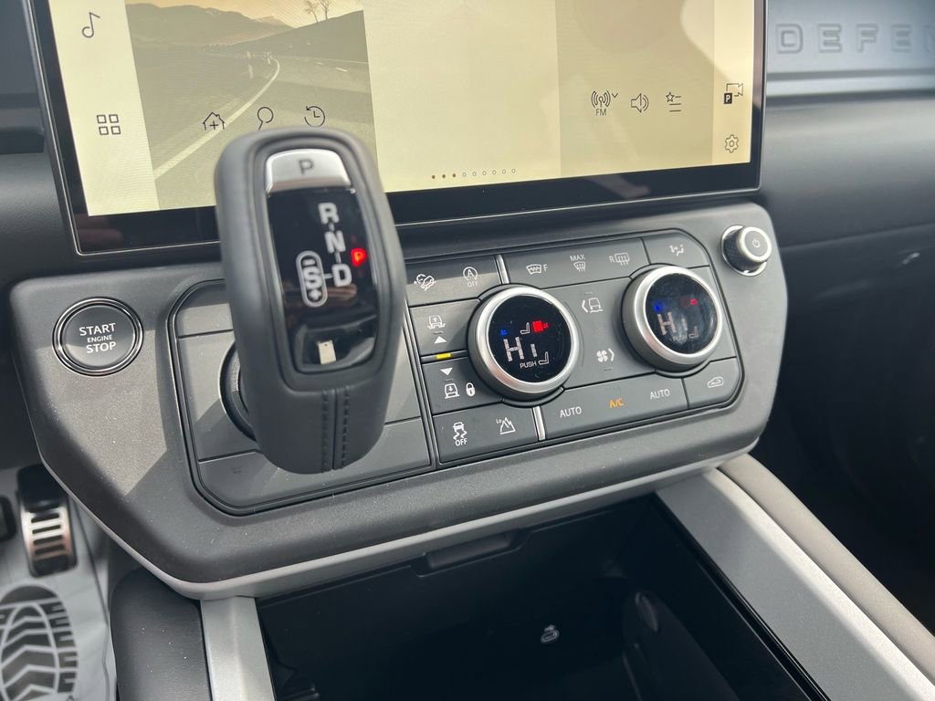 New 2026 Land Rover Defender 110 V8 AWD/4WD image 18