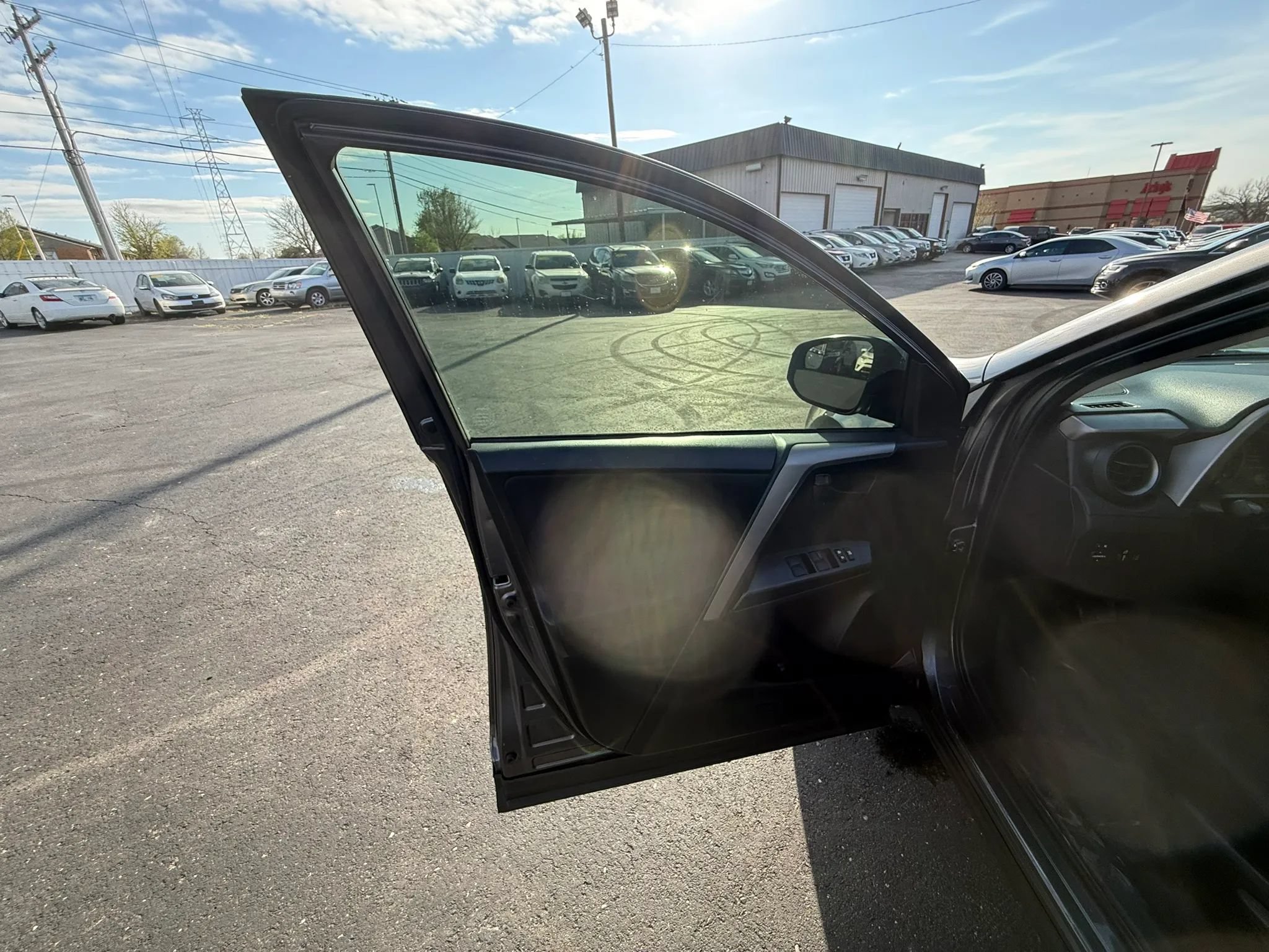 Used 2017 Toyota RAV4 LE FWD image 15