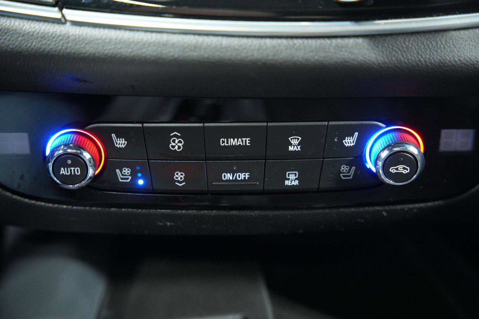 Used 2024 Buick Enclave Premium w/ Experience Buick Package image 39