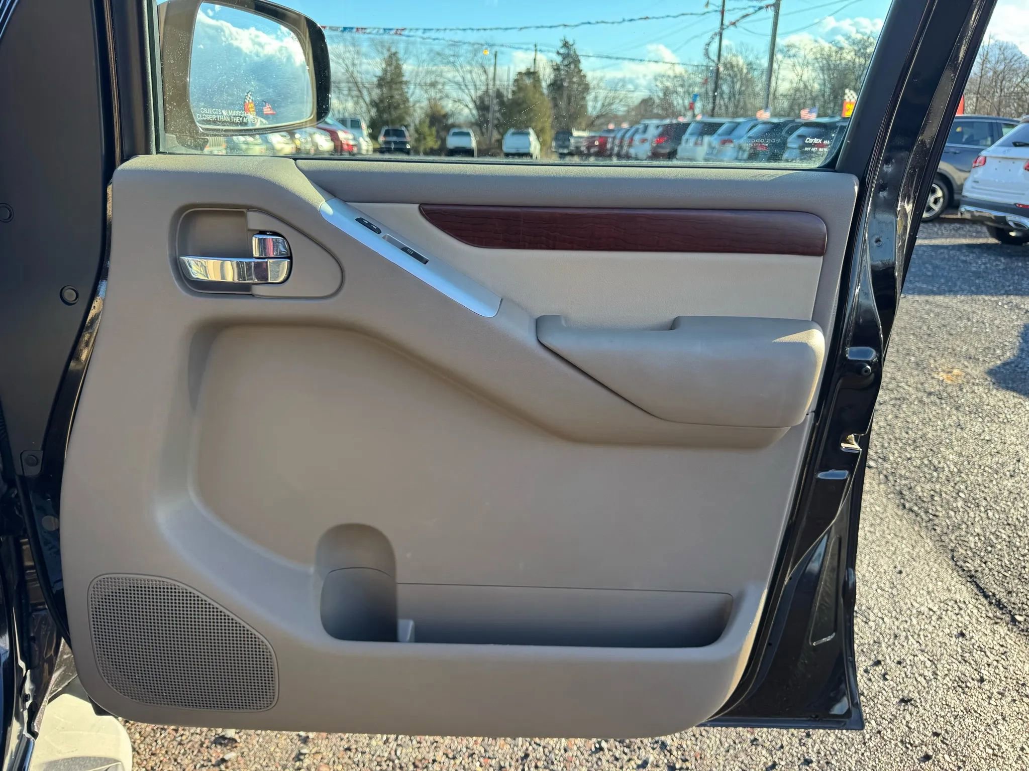 Used 2011 Nissan Pathfinder LE w/ Navigation Pkg image 22