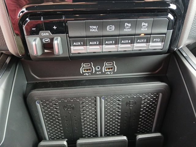 New 2026 RAM 5500 4x4 Crew Cab w/ Laramie Trim Package image 39