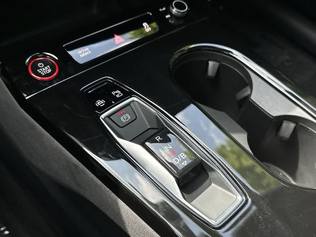 Used 2025 Audi SQ6 e-tron Prestige AWD/4WD image 21