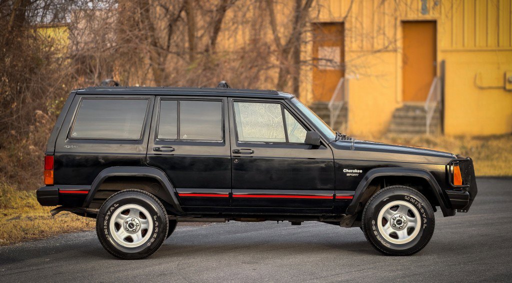 Used 1996 Jeep Cherokee Sport image 5