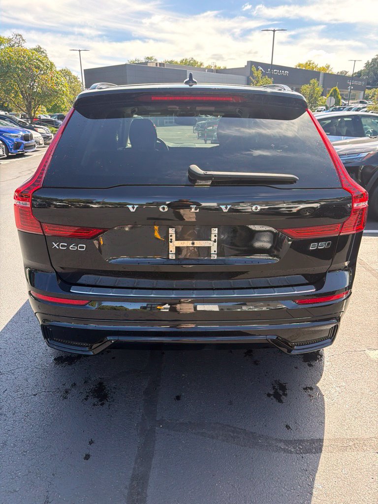 Certified 2024 Volvo XC60 B5 Plus w/ Protection Package Premier AWD/4WD image 7