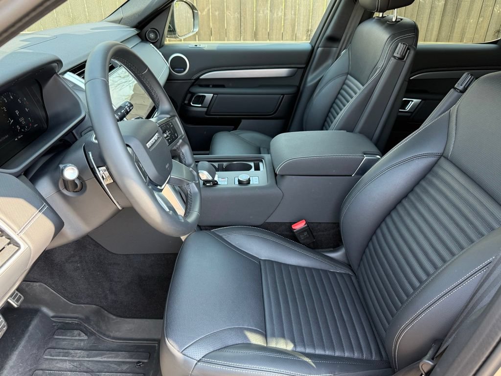 Certified 2025 Land Rover Discovery Dynamic SE AWD/4WD image 11