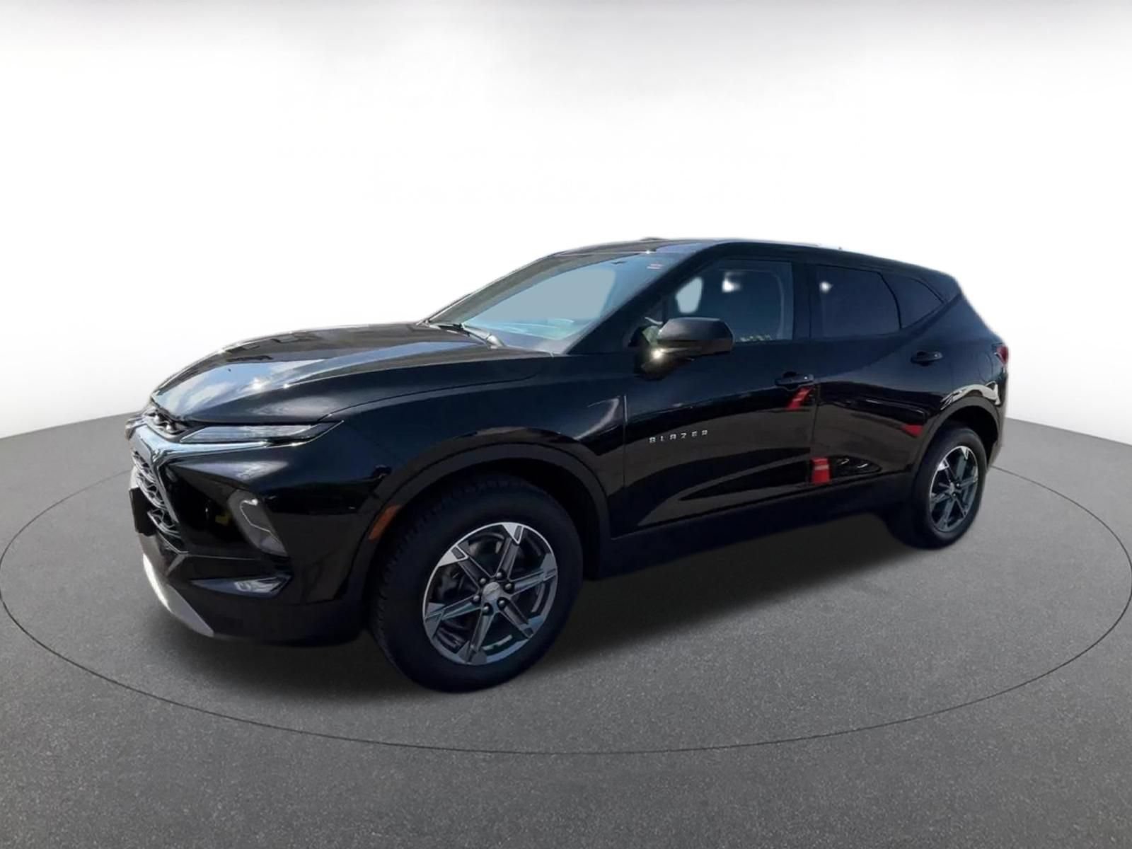 Used 2025 Chevrolet Blazer LT FWD image 8