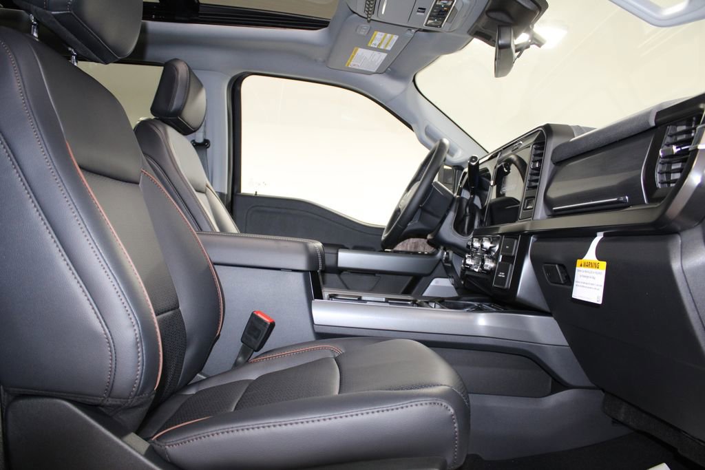 New 2026 Ford F250 Lariat w/ Black Appearance Package image 31