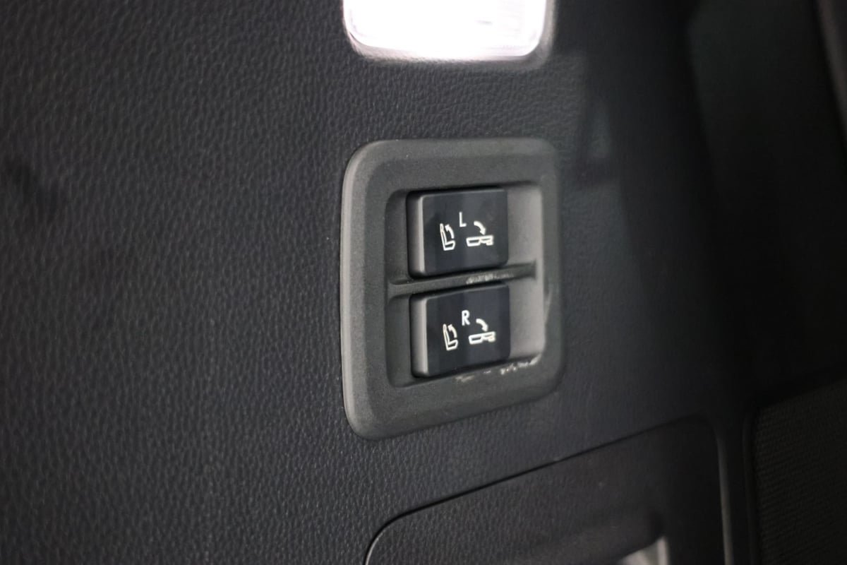 Used 2023 Lexus LX 600 F Sport w/ Accessory Package (Z1) AWD/4WD image 55
