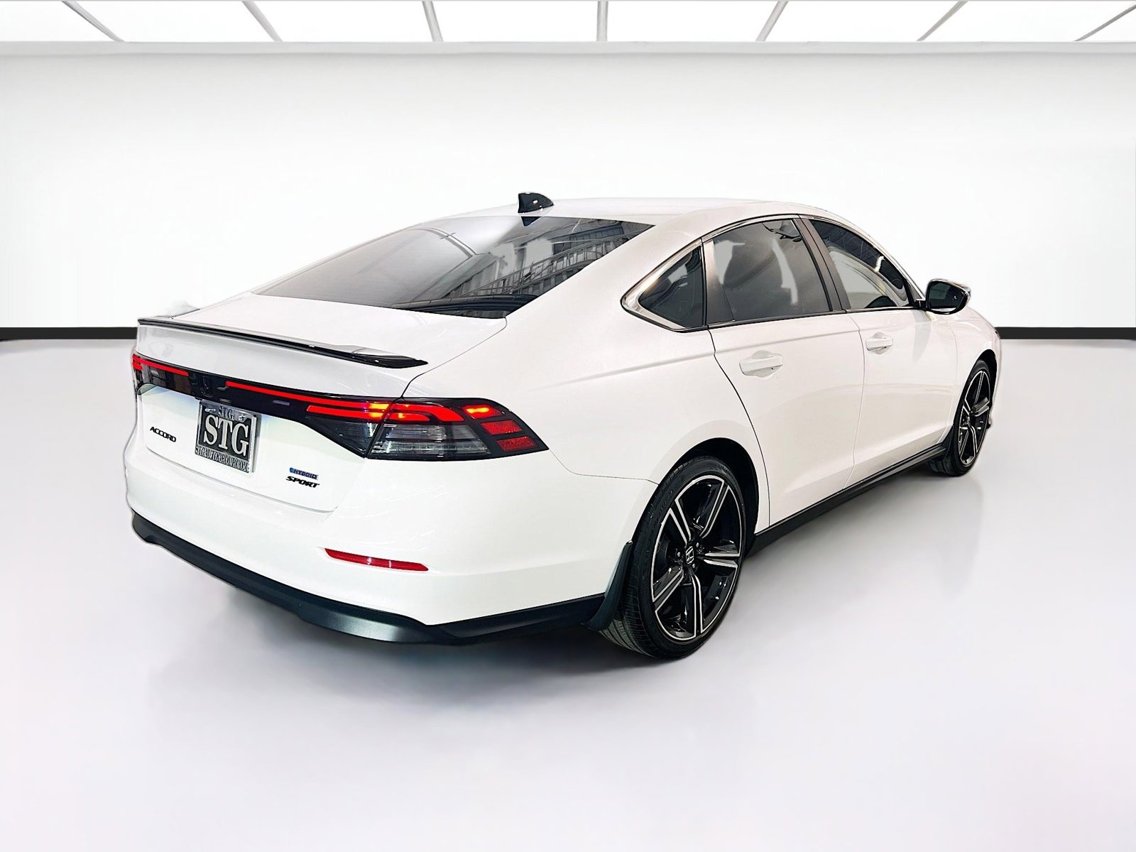 Used 2024 Honda Accord Sport image 4