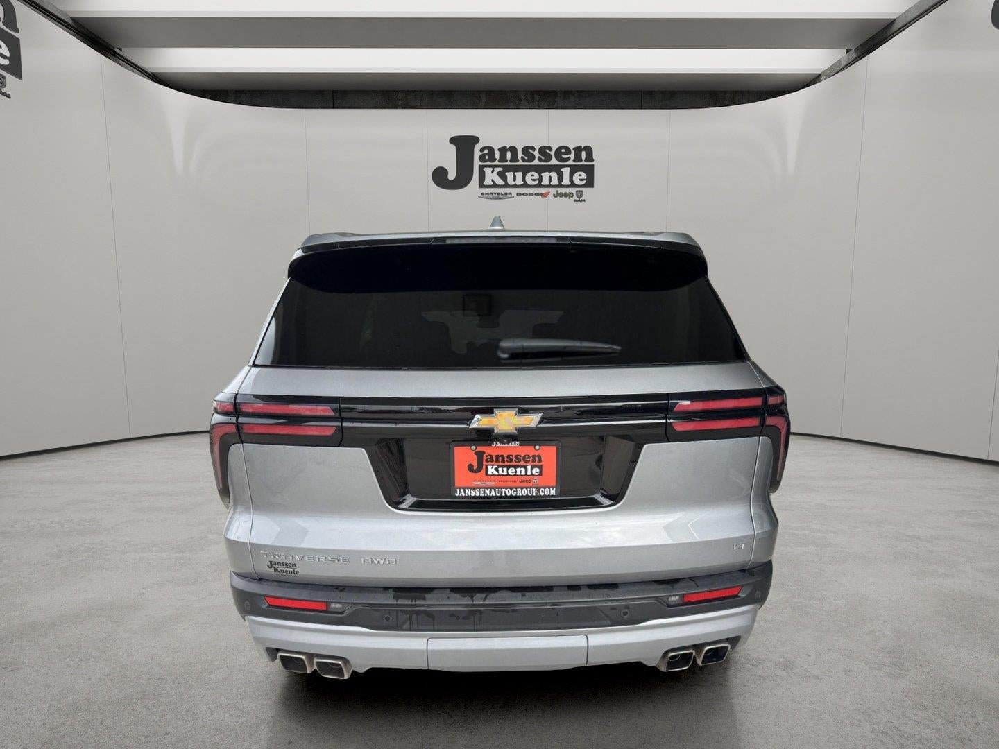 Used 2024 Chevrolet Traverse LT AWD/4WD image 2