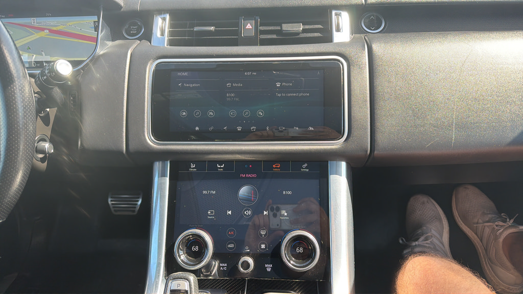 Used 2019 Land Rover Range Rover Sport SVR AWD/4WD image 16